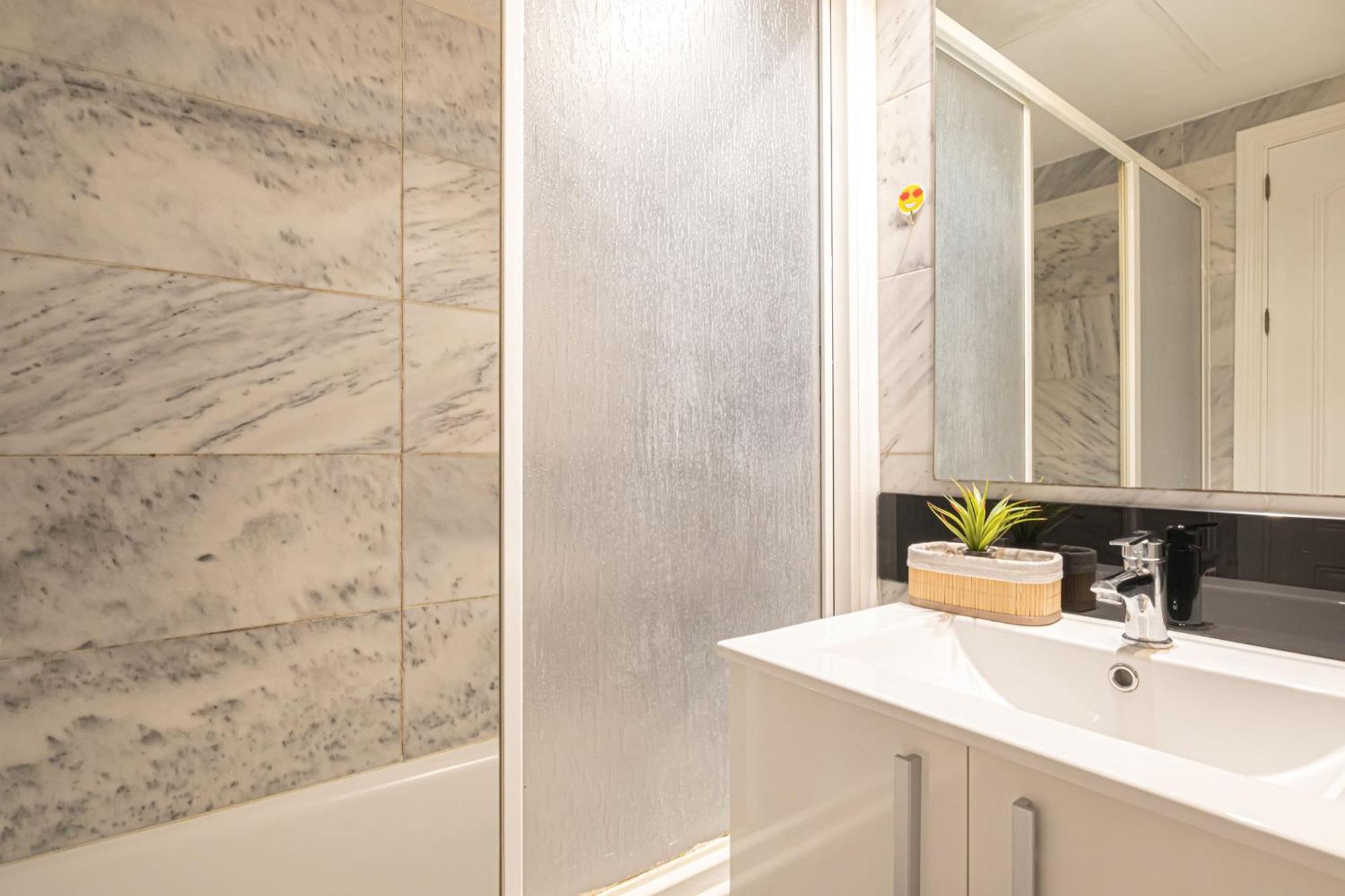 Apartemen Ricardo Soriano L *